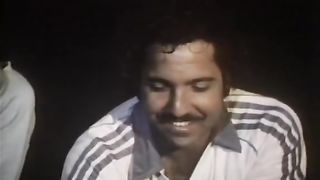 Bionda sveglia ama il sesso outdoor