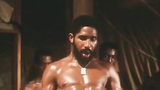 A lei piace grande e nero