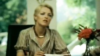 Bionda manager con la fica pelosa ama il cazzo