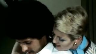 Bionda manager con la fica pelosa ama il cazzo