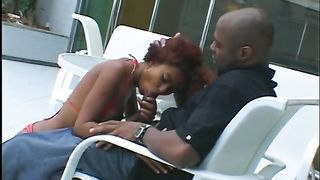 Anteprima del video: Puttana ebony prende un grosso cazzo nero nella sua bocca affamata