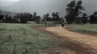 A questa bionda piace succhiare il cazzo di uno sconosciuto