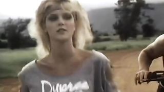 A questa bionda piace succhiare il cazzo di uno sconosciuto