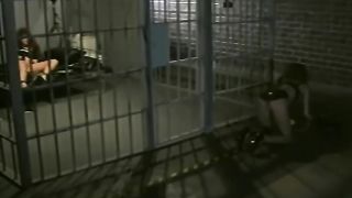 Matura poliziotta  sculaccia il culo sodo di bella ragazza