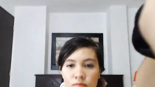 Hot teen asiatica tremante spruzza in webcam