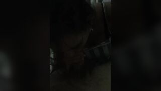 Ventenne porca succhia il cazzo in POV