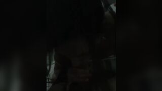 Ventenne porca succhia il cazzo in POV