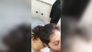 Pompino con venuta nella sua bocca