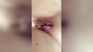 Il selfie di mia moglie zoccola che mostra tette e fica