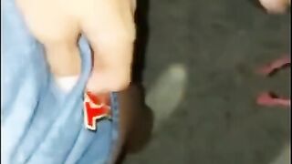 Anteprima del video: Mia moglie che succhia i cazzi di due guardoni l'altra notte