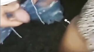 Mia moglie che succhia i cazzi di due guardoni l'altra notte