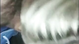 Mia moglie che succhia i cazzi di due guardoni l'altra notte