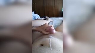 La moglie gravida sega l'uccello del suo porco