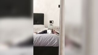 Anteprima del video: La vicina porca mi raggiunge ieri pomeriggio per trombare