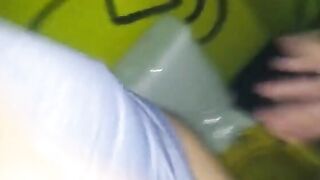 Mateio dà il culo nel bagno del locale a gabriele