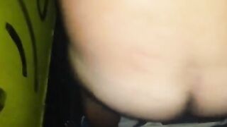 Mateio dà il culo nel bagno del locale a gabriele