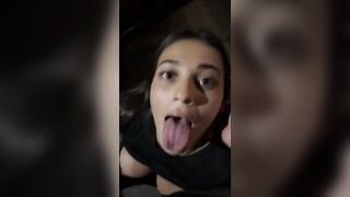 Compagna di classe zoccola si diverte in pubblico