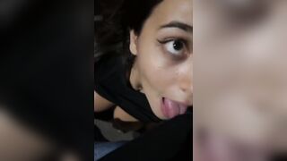 Compagna di classe zoccola si diverte in pubblico