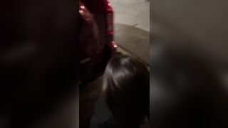 Compagna di classe zoccola si diverte in pubblico