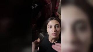 Compagna di classe zoccola si diverte in pubblico