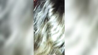 Biondina innamorata succhia il cazzo devota