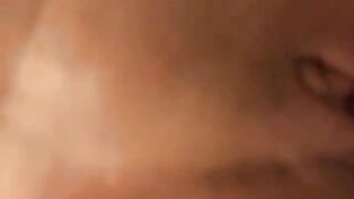 MOGLIE MATURA PUTTANA lo succhia ancora da dio