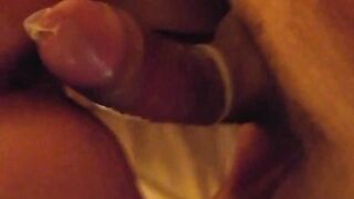 Un mio caro amico d'infanzia soddisfa mia moglie davanti a me