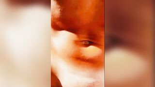 Offre la fica al capo ufficio per un aumento in busta paga