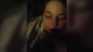 Fidaznata ripresa mentre succhia ride divertita di essere filmata