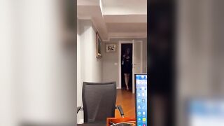 Anteprima del video: Impiegata cerca un nuovo lavoro ed è disposta a tutto