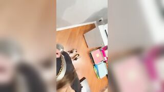 Impiegata cerca un nuovo lavoro ed è disposta a tutto