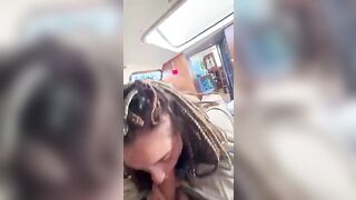 Ragazza alternativa lo succhia da brava cagna