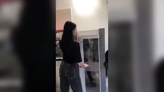 Paga il cibo d'asporto con il sesso