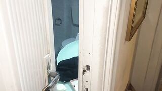 Anteprima del video: Matura tettona nuda in bagno