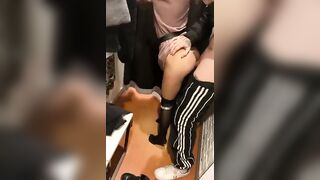 Scopano nel camerino con il rischio di essere denunciati