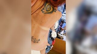 Moglie italiana succhia il suo cazzo appena depilato