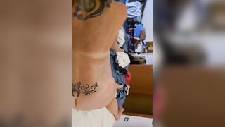 Moglie italiana succhia il suo cazzo appena depilato