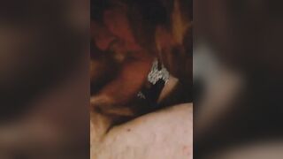 Guarda che puttana che mi sta succhiando il cazzo !