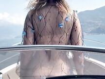 Un pomeriggio in barca con la mamma tettona