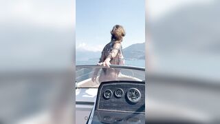 Un pomeriggio in barca con la mamma tettona