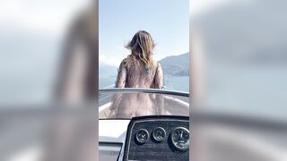 Un pomeriggio in barca con la mamma tettona