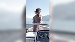 Un pomeriggio in barca con la mamma tettona