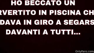 Becca un porco che gira per la SPA con il cazzo all'aria