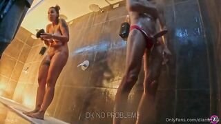 Becca un porco che gira per la SPA con il cazzo all'aria