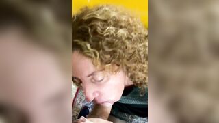 Moglie bionda grandissima succhia cazzi italiana