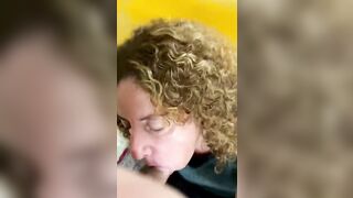 Moglie bionda grandissima succhia cazzi italiana