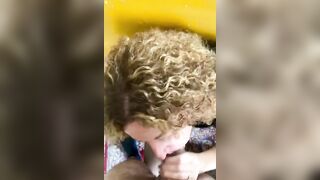 Moglie bionda grandissima succhia cazzi italiana