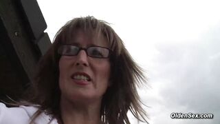 Matura tedesca gioca con la sua figa