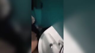 Rimorchiata in discoteca da uno sciupafemmine