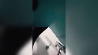 Rimorchiata in discoteca da uno sciupafemmine